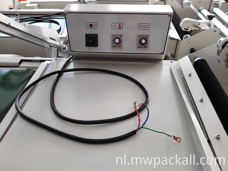 Semi-automatische l-bar krimpverpakkingsmachine met krimptunnel gebruik pof, pvc en pe film